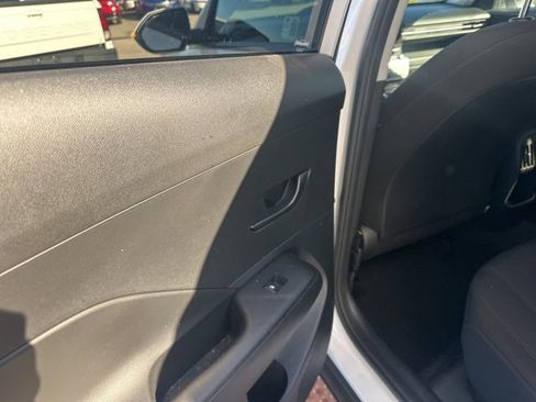 Used 2024 Hyundai Kona SEL image 39