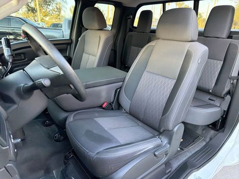 Used 2022 Nissan Titan S image 27