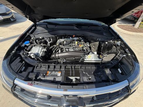 Used 2025 Ford Explorer Active RWD image 19