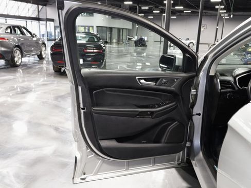 Used 2019 Ford Edge Titanium AWD/4WD image 10