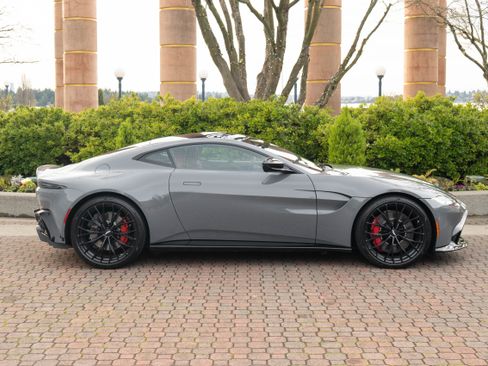 Used 2023 Aston Martin V8 Vantage Coupe image 47