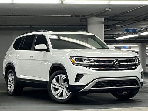 Certified 2023 Volkswagen Atlas SE w/ Panoramic Sunroof Package AWD/4WD image 2
