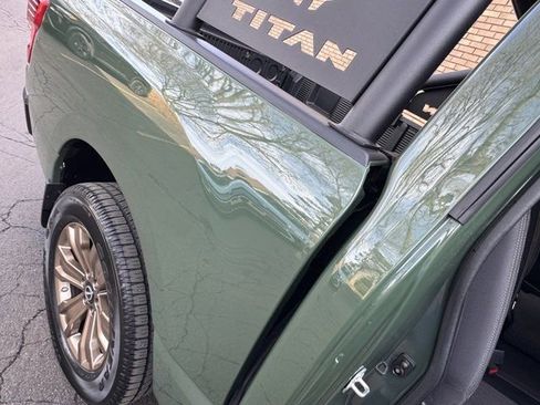 Used 2024 Nissan Titan SV w/ SV Bronze Edition Package image 17