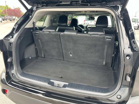 Used 2023 Toyota Highlander XLE FWD image 13
