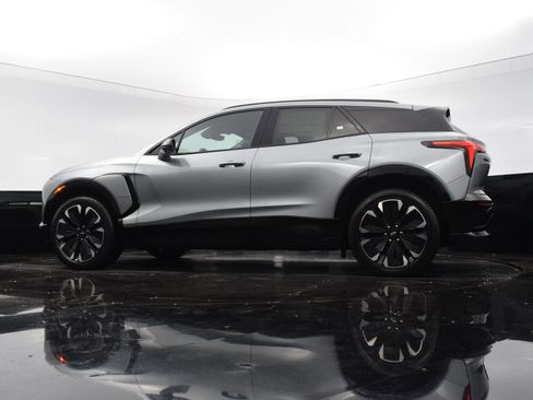 New 2025 Chevrolet Blazer EV RS image 12