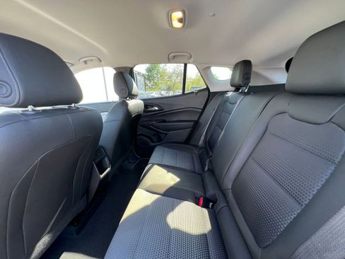 Used 2025 Chevrolet Trax LT image 25