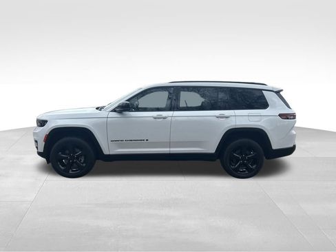 Used 2024 Jeep Grand Cherokee L Laredo AWD/4WD image 2