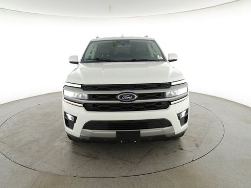 Used 2023 Ford Expedition Max XLT image 2