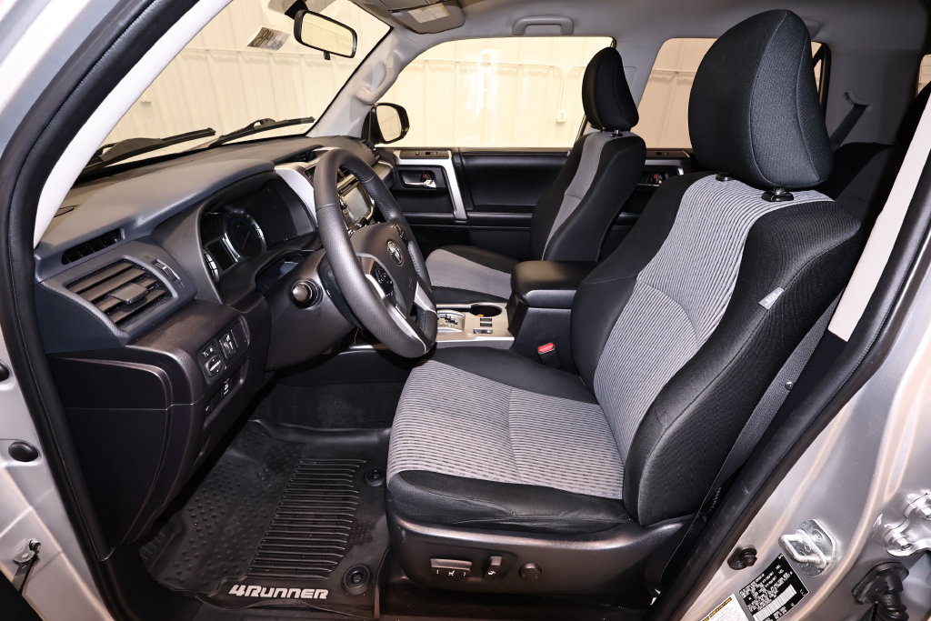 Used 2016 Toyota 4Runner SR5 AWD/4WD image 12