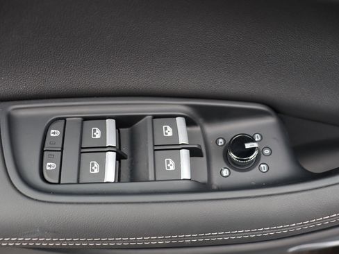 Used 2025 Audi Q8 Prestige w/ Prestige Package image 26