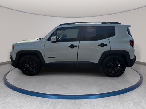 Used 2018 Jeep Renegade Altitude w/ Cold Weather Group FWD image 8