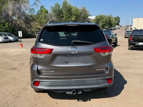 Used 2019 Toyota Highlander XLE AWD/4WD image 5