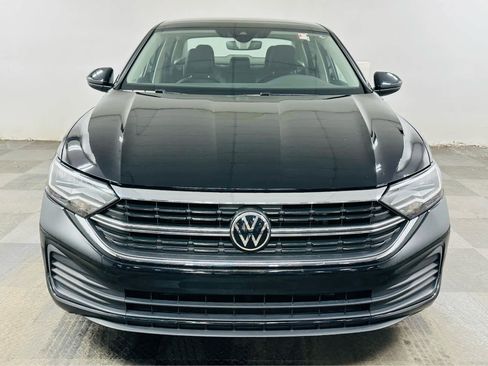 Certified 2023 Volkswagen Jetta SE w/ Panoramic Sunroof Package FWD image 2