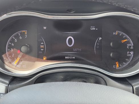 Used 2018 Jeep Grand Cherokee Altitude RWD image 15
