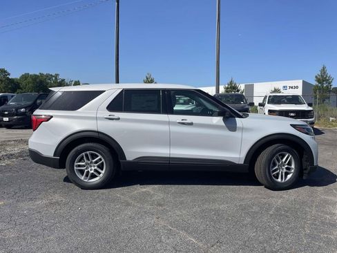 New 2026 Ford Explorer Active RWD image 2