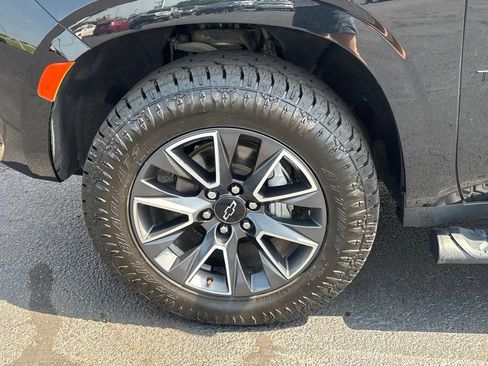 Used 2021 Chevrolet Tahoe Z71 w/ Z71 Off-Road Package AWD/4WD image 25
