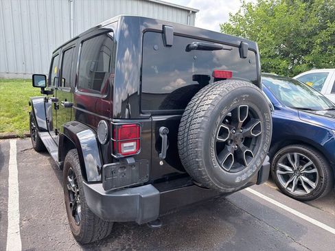 Used 2017 Jeep Wrangler Unlimited Sahara AWD/4WD image 8