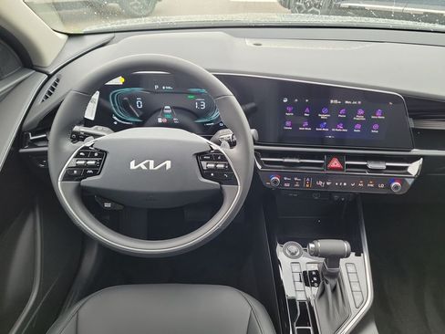 New 2026 Kia Niro EX FWD image 18