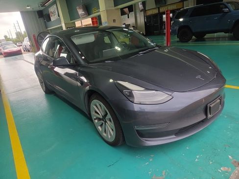Used 2023 Tesla Model 3 Standard Range RWD image 2