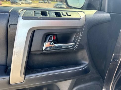 Used 2018 Toyota 4Runner SR5 RWD image 10