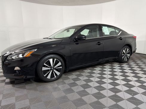 Used 2022 Nissan Altima 2.5 SL FWD image 23