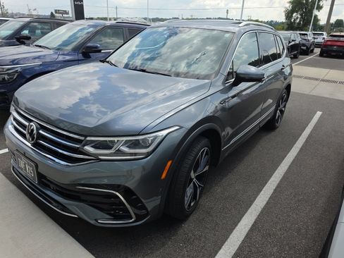 Used 2022 Volkswagen Tiguan SEL R-Line AWD/4WD image 2