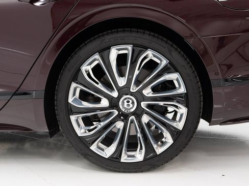 Used 2025 Bentley Flying Spur Plug-In Hybrid image 46