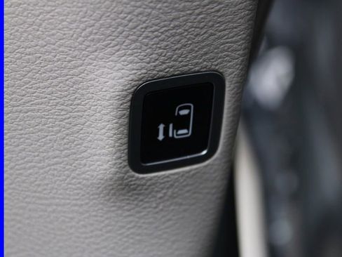 Used 2018 Chrysler Pacifica Touring-L Plus image 26