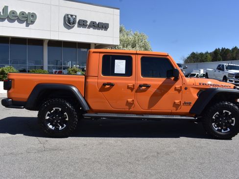 Used 2025 Jeep Gladiator Rubicon w/ Technology Group image 10