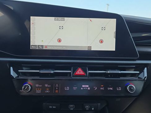 Used 2023 Kia Niro EX FWD image 23