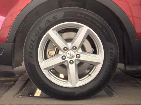 Used 2018 Ford Explorer XLT w/ Equipment Group 202A FWD image 8