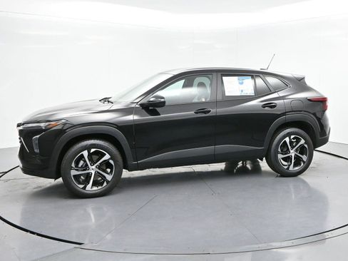 Used 2024 Chevrolet Trax RS w/ Driver Confidence Package FWD image 4