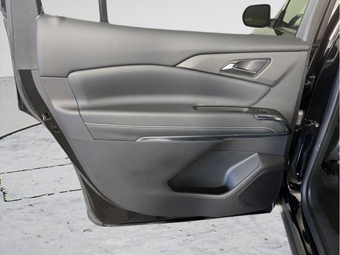Used 2025 Chevrolet Traverse LT AWD/4WD image 11