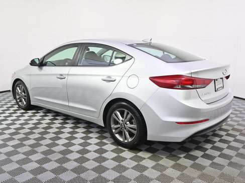 Used 2018 Hyundai Elantra SEL w/ Cargo Package FWD image 3
