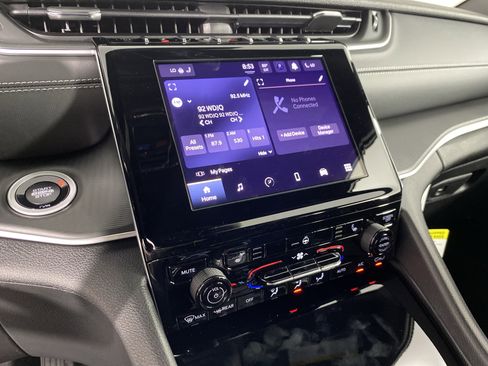 New 2025 Jeep Grand Cherokee Laredo w/ Luxury Tech Group I image 27