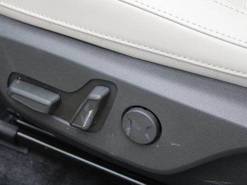 New 2026 Kia Niro EX FWD image 22
