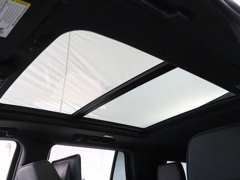 Used 2023 GMC Yukon Denali w/ Denali Reserve Package image 8