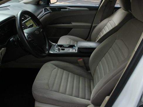 Used 2018 Ford Fusion SE FWD image 14
