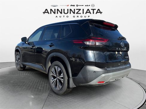 Certified 2021 Nissan Rogue SV image 3