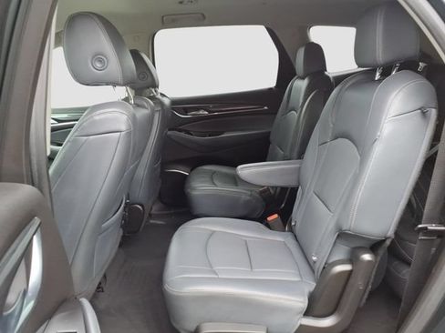 Used 2019 Buick Enclave Premium AWD/4WD image 3