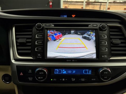 Used 2015 Toyota Highlander Limited AWD/4WD image 30