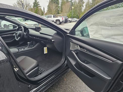 New 2026 MAZDA MAZDA3 Hatchback w/Premium Plus Pkg image 32