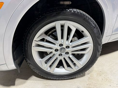 Used 2018 Audi Q5 2.0T Premium Plus w/ Premium Plus Package image 2