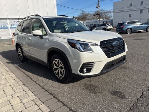 Used 2022 Subaru Forester Premium image 1