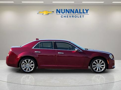 Used 2019 Chrysler 300 Limited RWD image 6