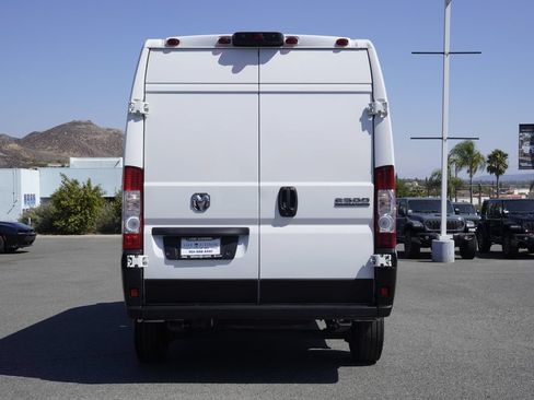 Used 2025 RAM ProMaster 2500 w/ Convenience Group FWD image 5