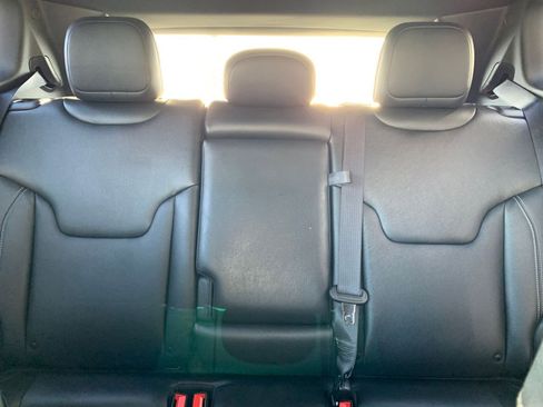 Used 2025 Jeep Compass Limited image 39