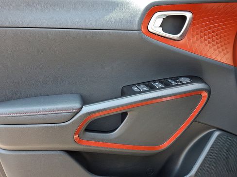 Certified 2025 Kia Soul GT-Line FWD image 11