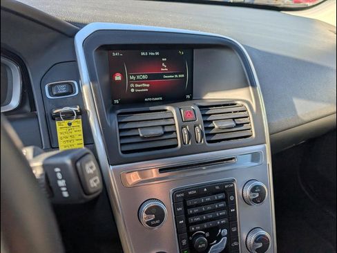 Used 2017 Volvo XC60 T6 Dynamic w/ Preferred Option Package image 16