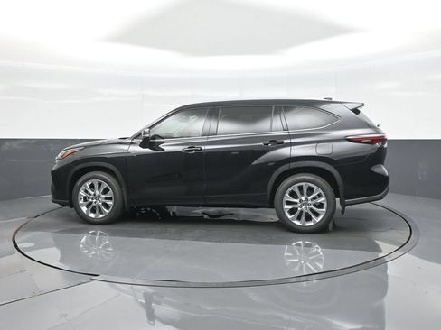 Certified 2026 Toyota Highlander Limited AWD/4WD image 4